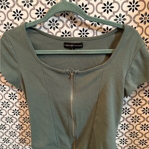 Almost Famous Green Zippered Short Sleeve top